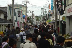 �P���ԕ���ł悤�₭�X�̑O�ɗ����̂ɁE�E�E